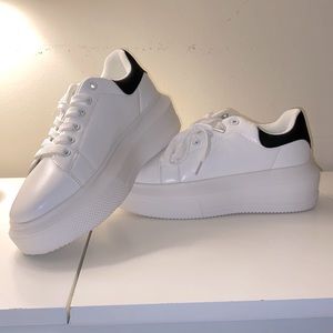 ASOS white/black sneaker. Size 7. NEVER WORN